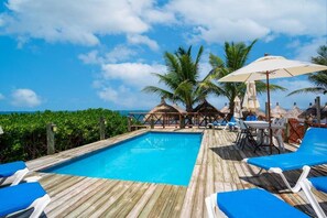 Outdoor pool, pool umbrellas, sun loungers