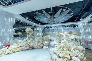 Khu tổ chức tiệc cưới trong nhà