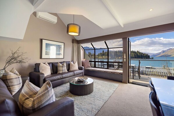 Fernseher, Bücher, Videothek