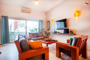 TV, offices - Tropical Hideaway PV (Puerto Vallarta)