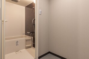 Basic Twin Room | Bathroom - Mr.KINJO Miyakojima Aparagi Resort 1 (Miyakojima)