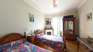 Iron/ironing board, travel cot