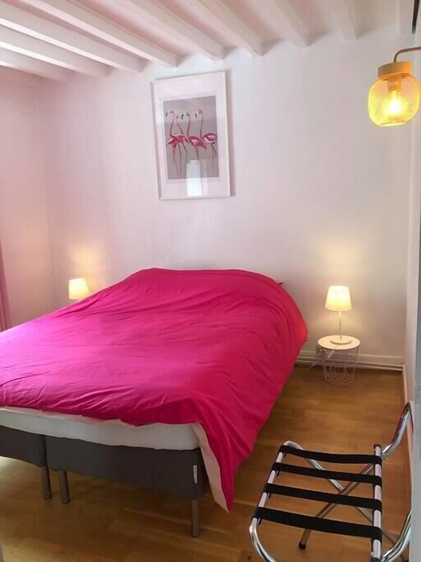 3 bedrooms, iron/ironing board, travel cot, WiFi