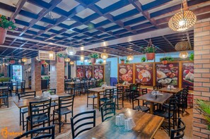 Restaurant - White House Beach Resort (Alibag)