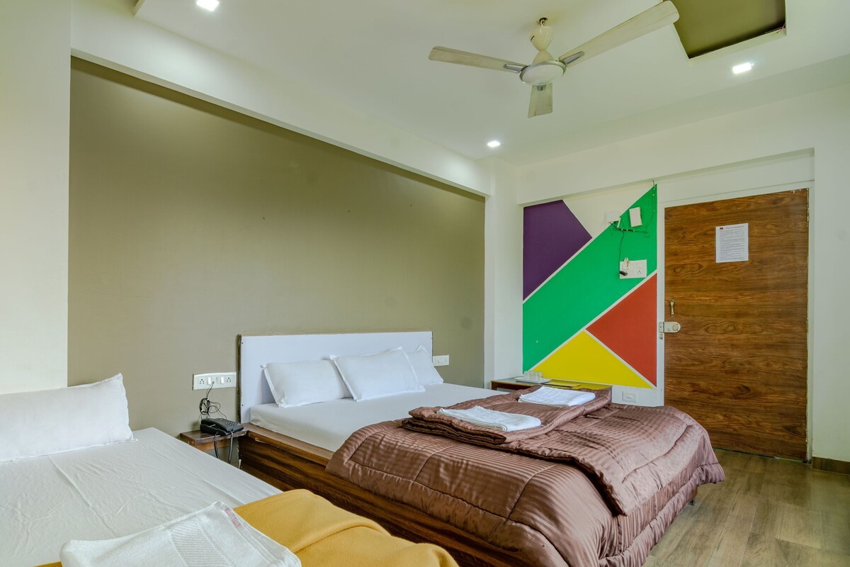 Hypo-allergenic bedding available, WiFi (free), bed sheets