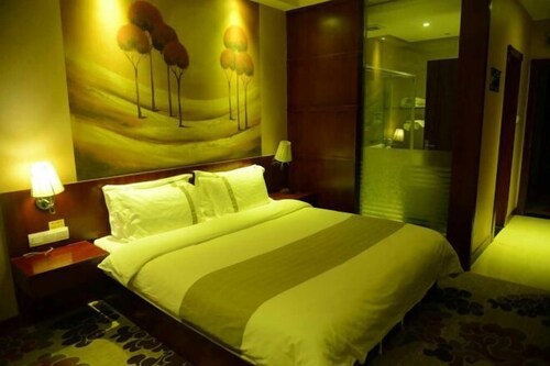 Qujing Youth Network Hotel