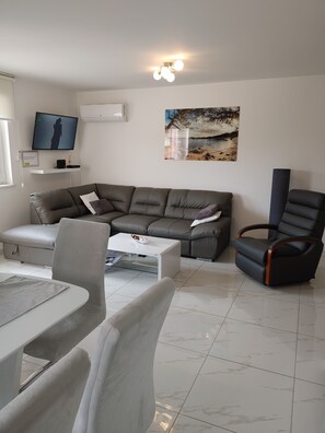 TV - Apartment 2182/55996 (Istria - Pula), 150m from the beach (Pula)