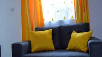 Economy House | Living area