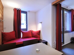 Interior - Renovated Comfortable Studio 3/4 ppl · Ski-In Ski-Out · Pets Allowed (Plagne Bellecôte)