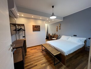 1 Schlafzimmer, Schreibtisch, Reisekinderbett, kostenloses WLAN