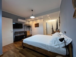 1 Schlafzimmer, Schreibtisch, Reisekinderbett, kostenloses WLAN