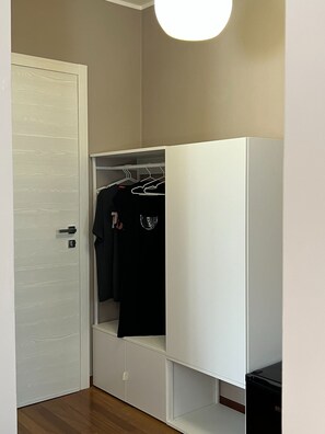 Interior - Large family room with private bathroom (La Spezia)