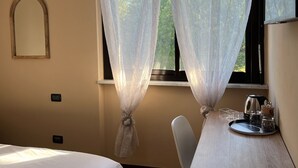 Unclassified image, 5 of 10, button - Double room with en suite bathroom (La Spezia)