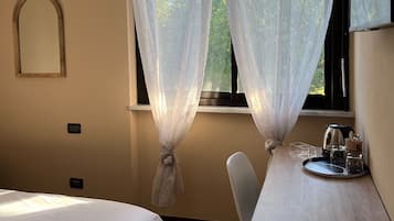 1 bedroom, desk, free WiFi, bed sheets