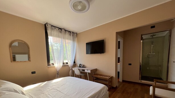 Unclassified image, 1 of 10, button - Double room with en suite bathroom (La Spezia)
