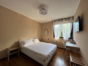 1 habitación, escritorio, wifi gratis y ropa de cama 