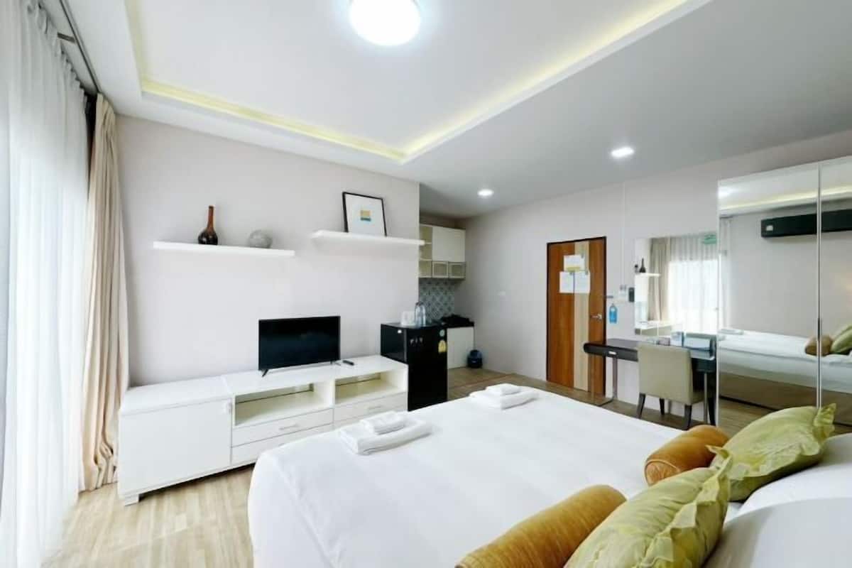 1 bedroom, free WiFi, bed sheets