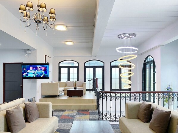 ฝ่ายต้อนรับ