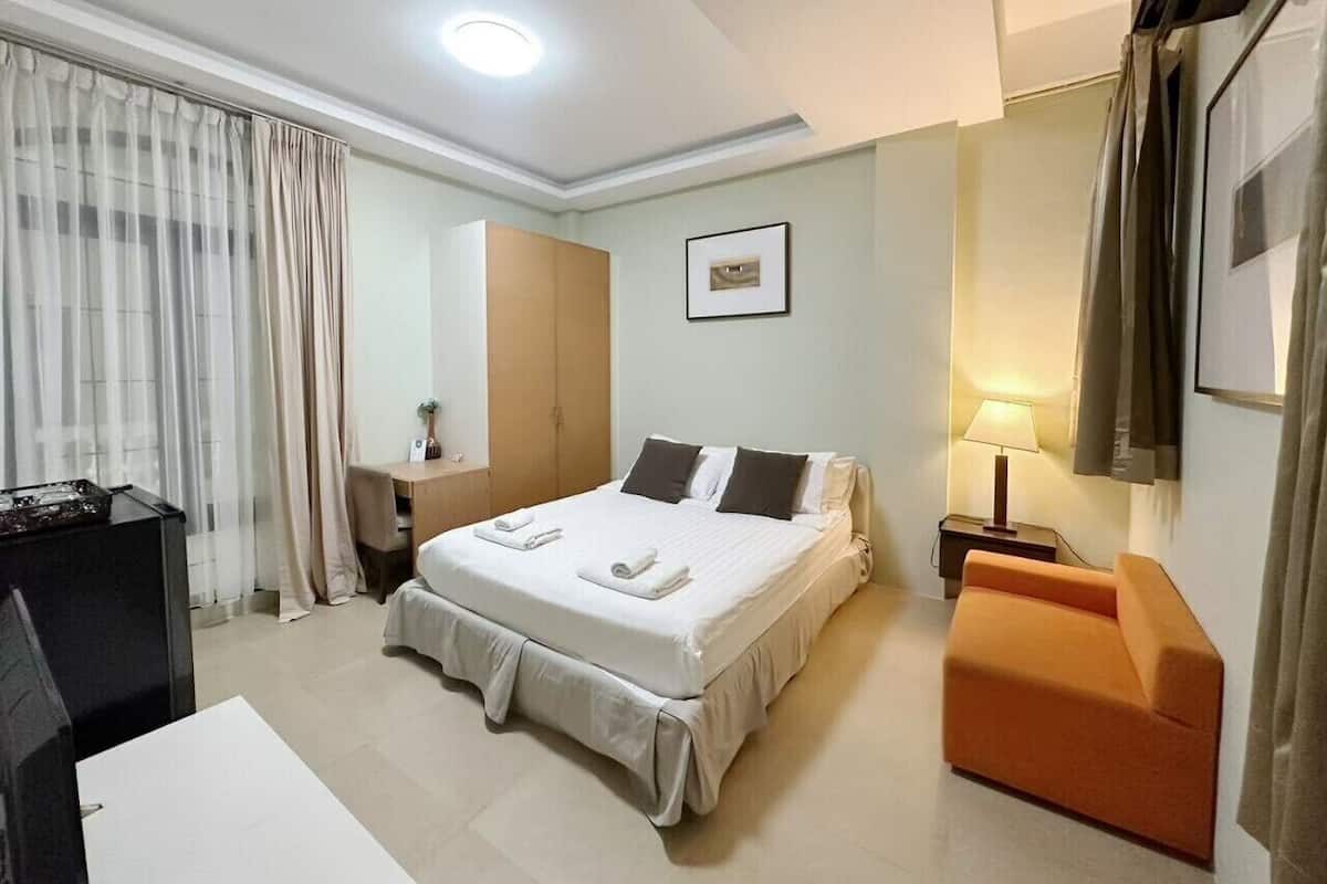 Standard Queen Room | Phòng cách âm, truy cập Internet không dây miễn phí, bộ trải giường 