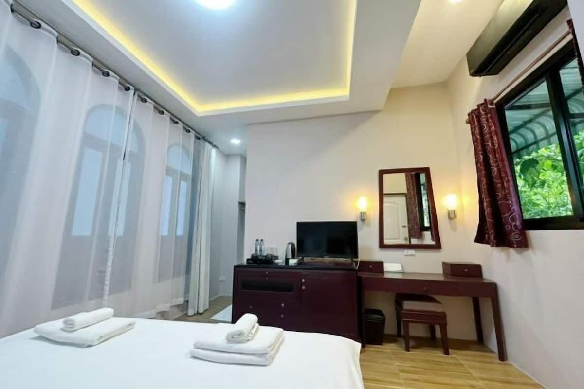 1 bedroom, free WiFi, bed sheets