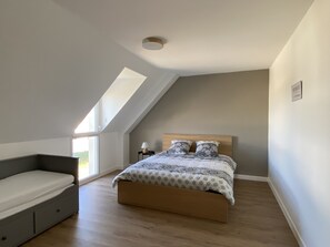 4 Schlafzimmer, Reisekinderbett, WLAN, Bettwäsche