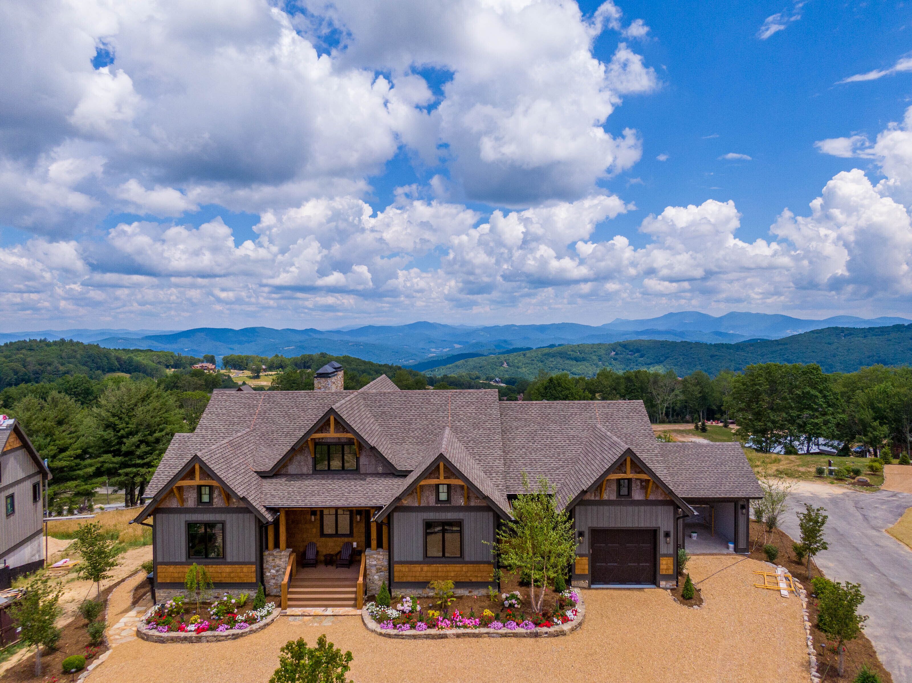 Sunset Valley at Eagles Nest - walk to Winery, hot tub, game room, fitness, 4 suites