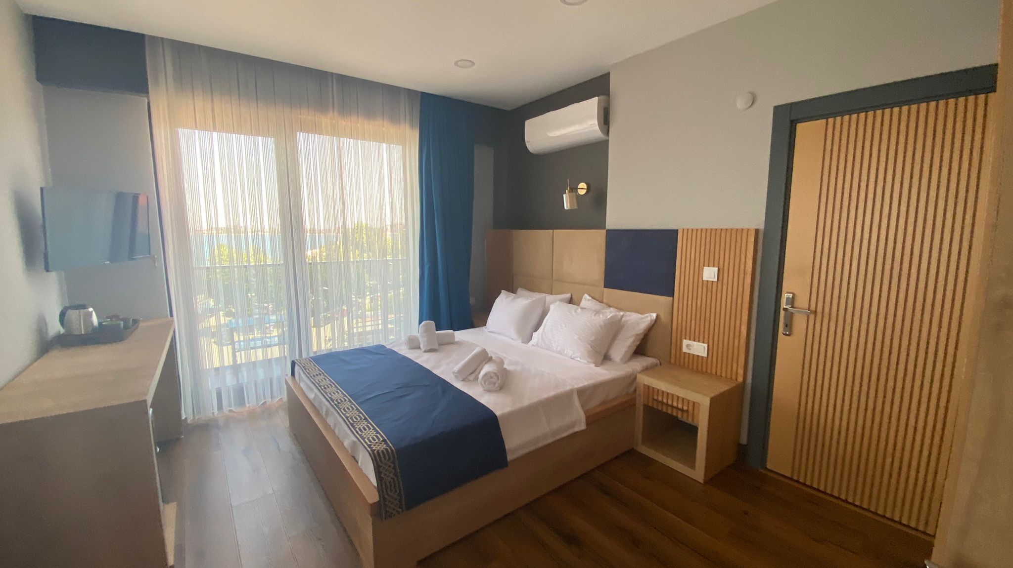 Deluxe Double Room | Free minibar, bed sheets