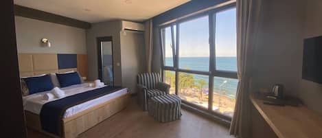 Premier Double Room, 1 Double Bed, Non Smoking, Sea View | Free minibar, bed sheets