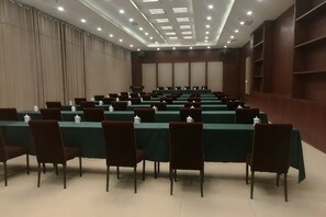 A conference room with multiple tables and chairs, equipped with water bottles and nameplates. - Fenghuangtai Holiday Hotel Junan Lingang Development Zone (Junan County)
