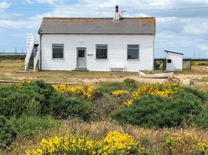 Exterior - Charming original fisherman’s cottage on Dungeness Beach (Lydd)