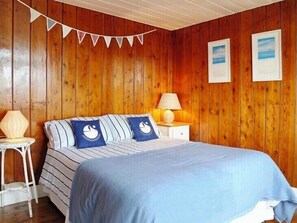 2 bedrooms, iron/ironing board, free WiFi, bed sheets - Charming original fisherman’s cottage on Dungeness Beach (Lydd)