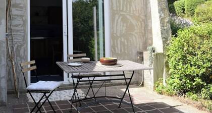 Jolie cocon indépendant dans propriété verdoyante-terrasse/jardin