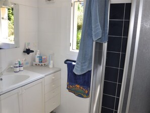 Bathroom - Single-storey house with garden, 350m from the beach, WIFI, in Pleumeur-Bodou (Pleumeur-Bodou)