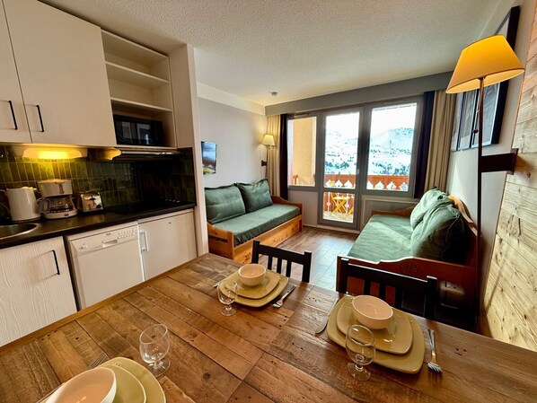 Unclassified image, 1 of 15, button