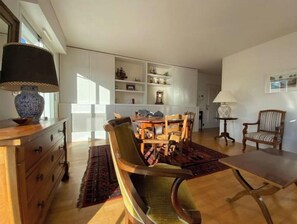 Interior - Basin View & Direct Beach Access | four beds | car park | Wireless (Arcachon)