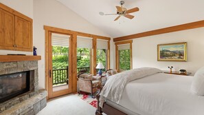 4 bedrooms, iron/ironing board, WiFi, bed sheets - Ski in Ski out 5 bedrooms_ Bedroom Spruce Peak Lodge Luxury Mountain Cabin with slope-side views. (Stowe)