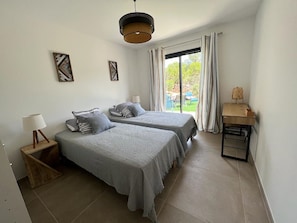 4 bedrooms, in-room safe, desk, iron/ironing board