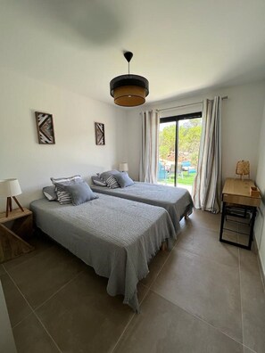 4 bedrooms, in-room safe, desk, iron/ironing board - Villa Monte e Mare (Porto-Vecchio)