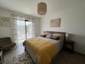 4 bedrooms, in-room safe, desk, iron/ironing board