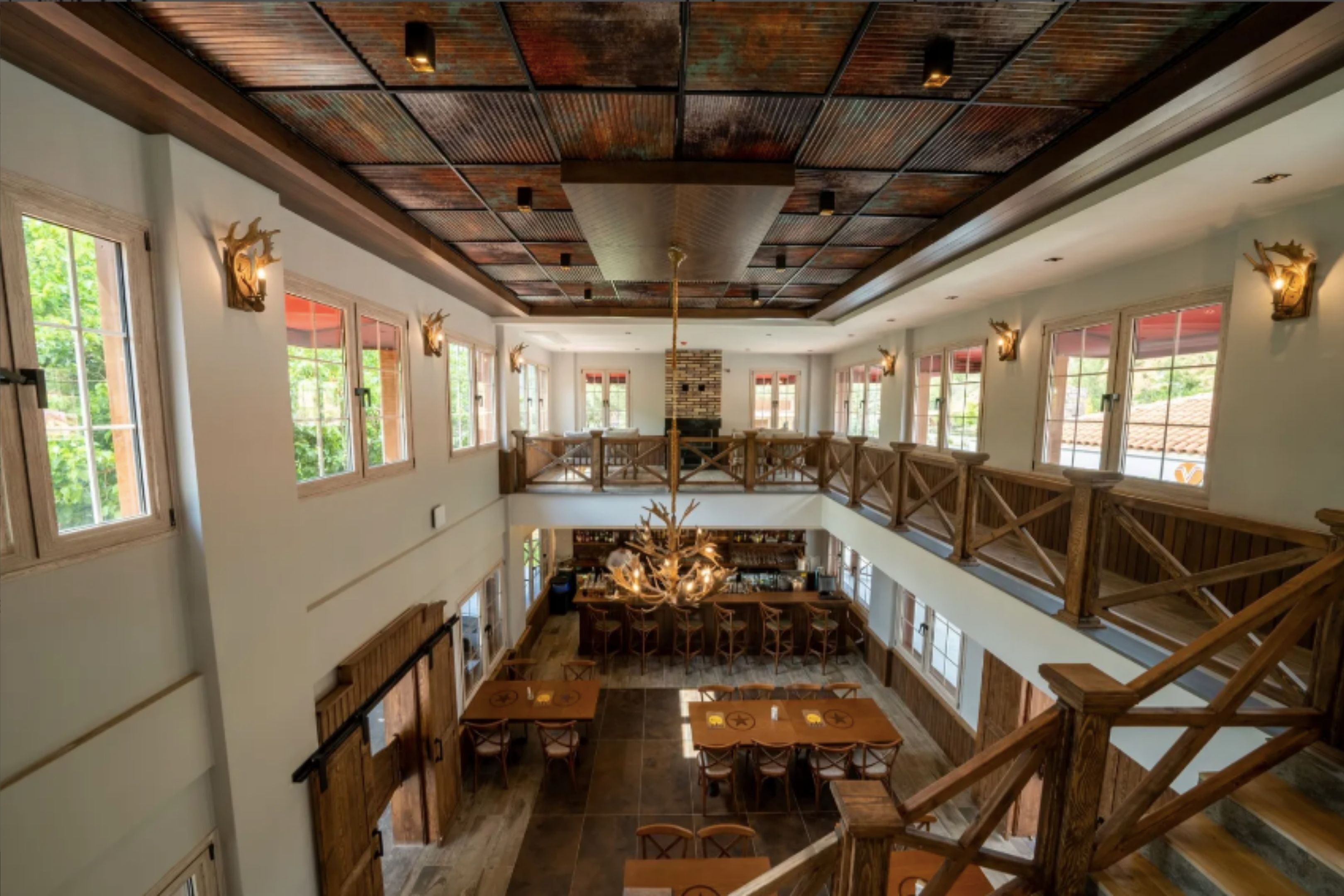 3 ristoranti, aperti a colazione, cucina locale e internazionale