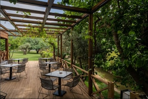 Terrace/patio - Batıhan Vadi Hotel (Kusadasi)