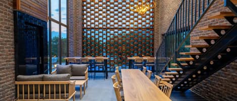 3 restaurants, breakfast, lunch served; local and international cuisine