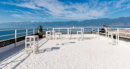 Hecha Kanyun Lake View Inn