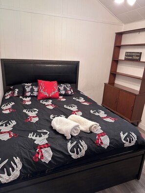 4 soverom, reiseseng for barn, wi-fi (inkludert) og sengetøy