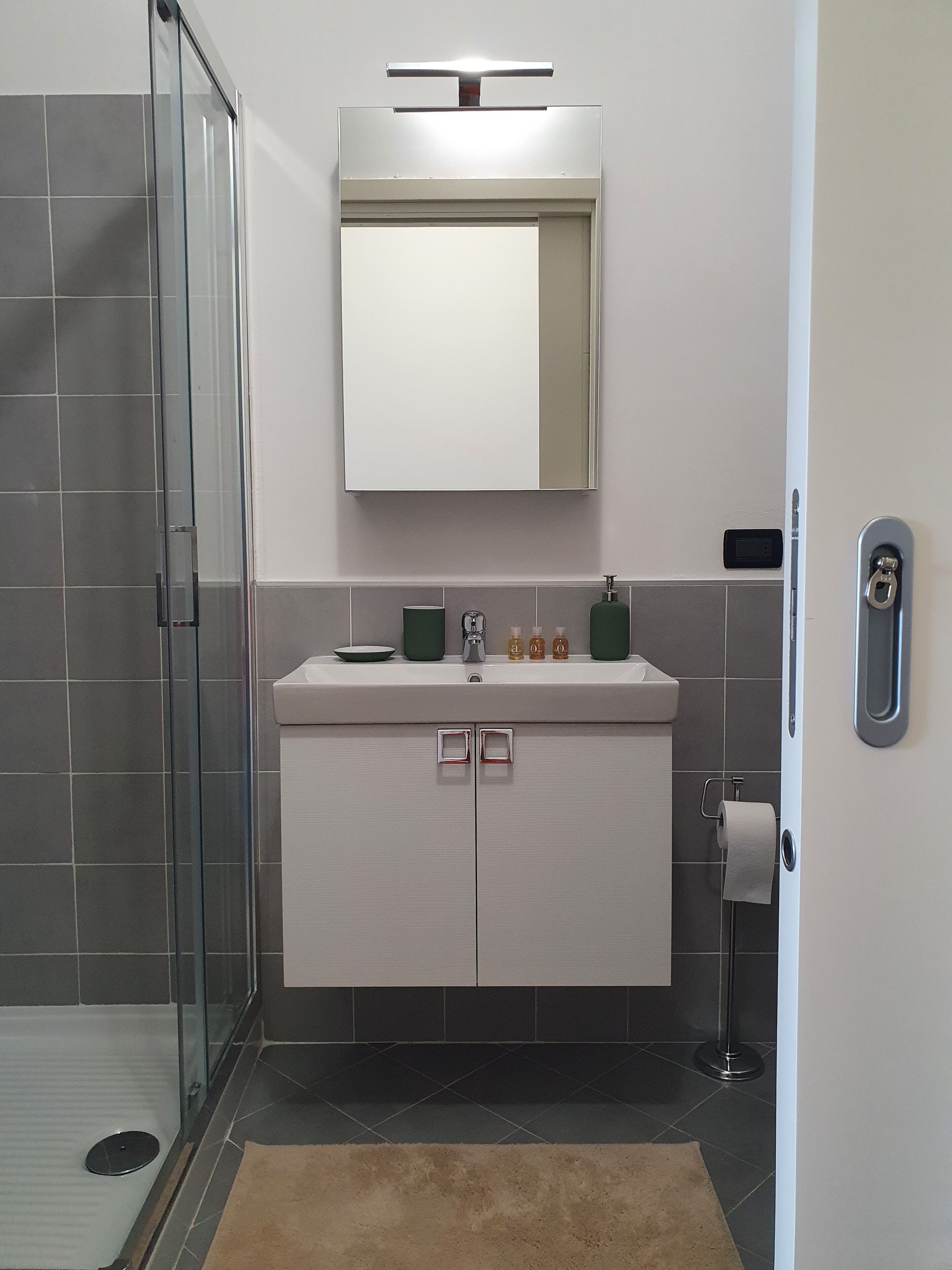 Doccia, asciugacapelli, bidet, asciugamani