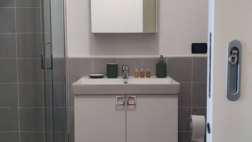 Doccia, asciugacapelli, bidet, asciugamani