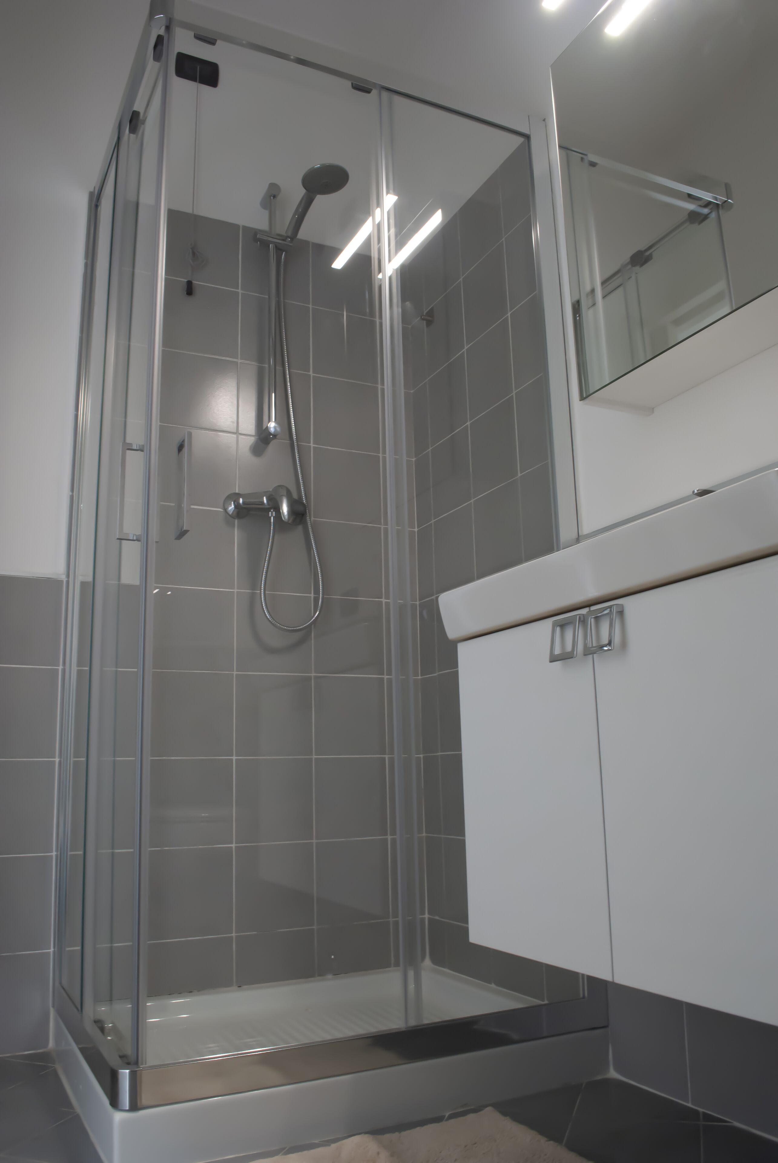 Dusche, Haartrockner, Bidet, Handtücher