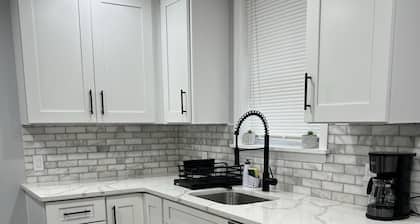 NEW MODERN 1 BEDROOM APT MINUTES FROM NYC!