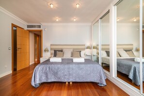 4 slaapkamers, een strijkplank/strijkijzer, gratis wifi, beddengoed