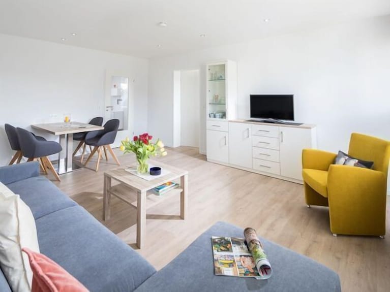 Spacious 2-room Vacation Apartment In A Well-kept Complex With Swimming Pool In The House - Norderney